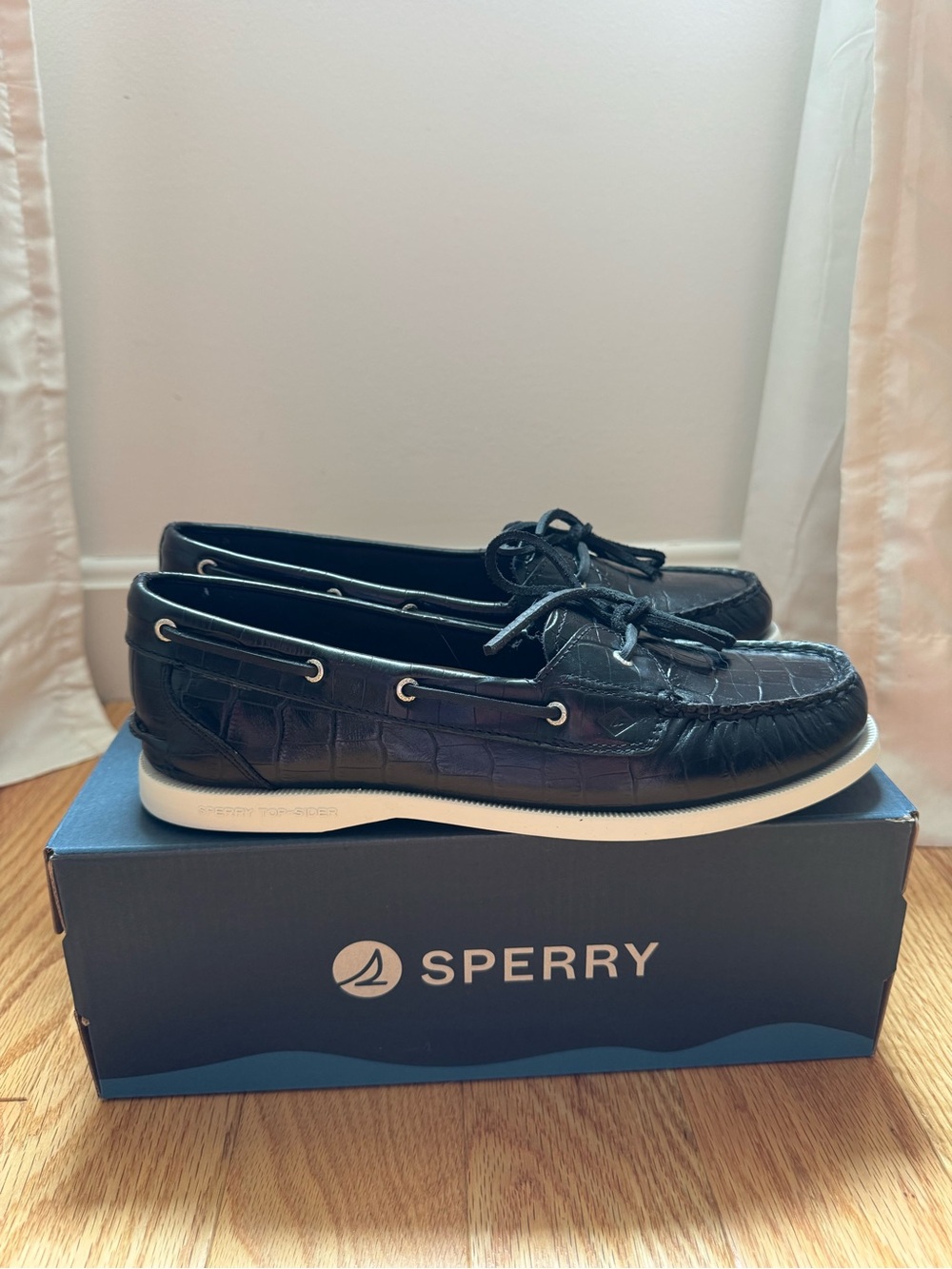 Brand new Sperry Authentic Original™ 1-Eye Shoes black croc-embossed leather